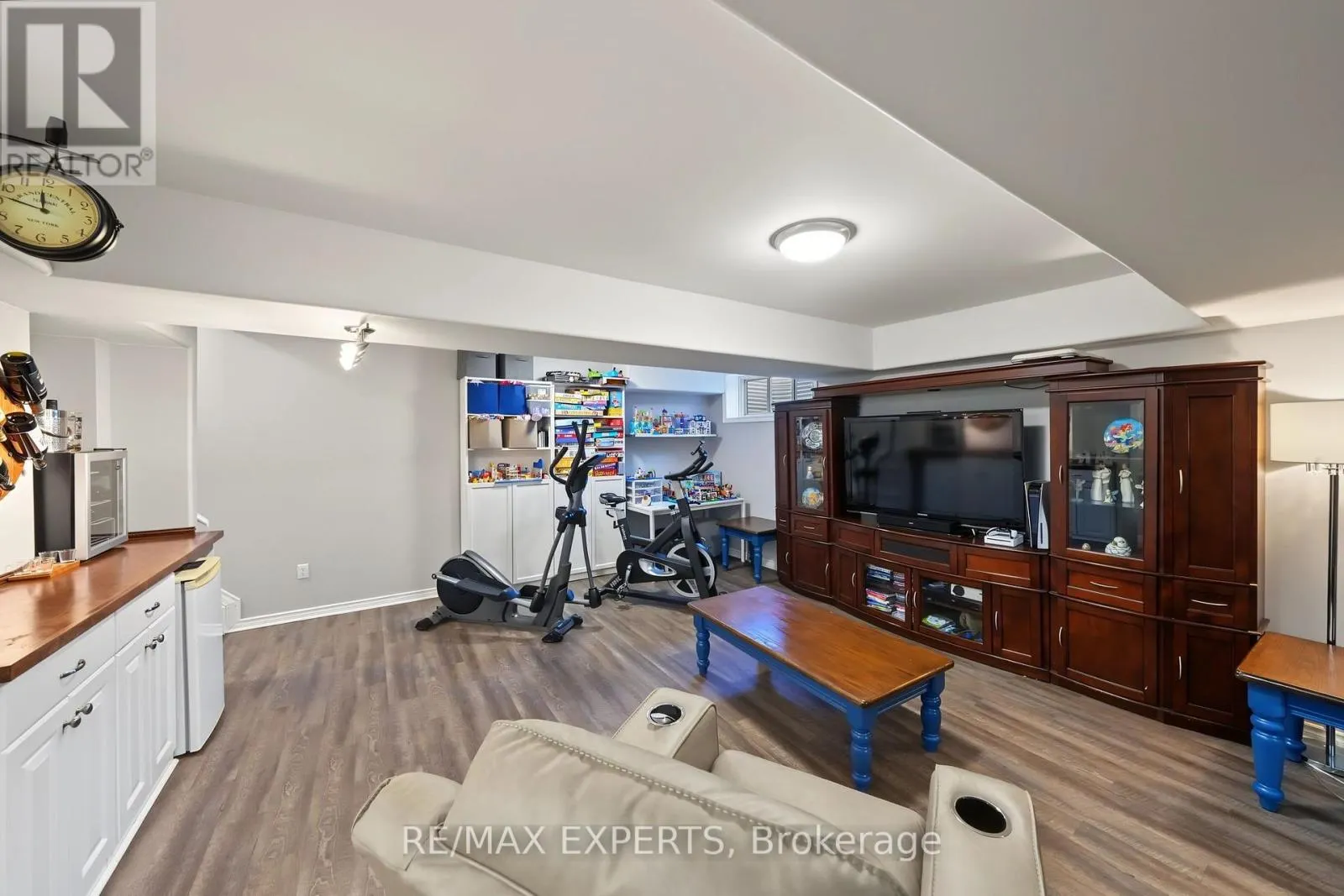 18 ARNOLD CRESCENT