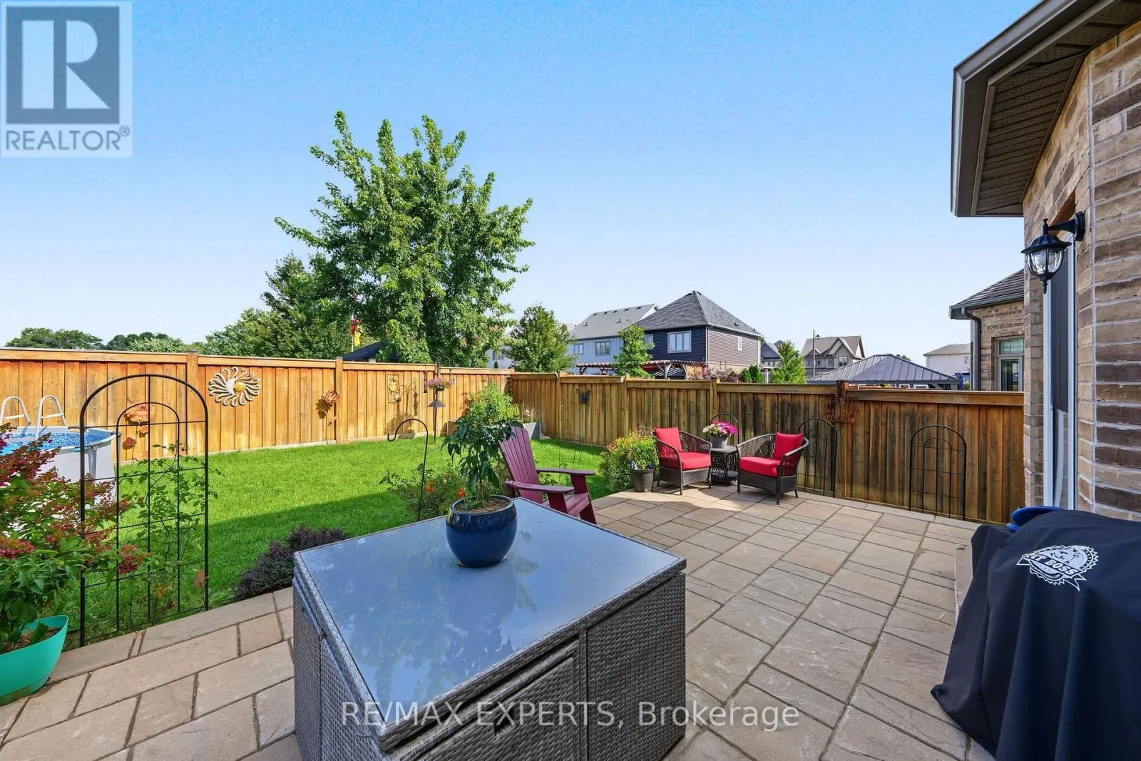 18 ARNOLD CRESCENT