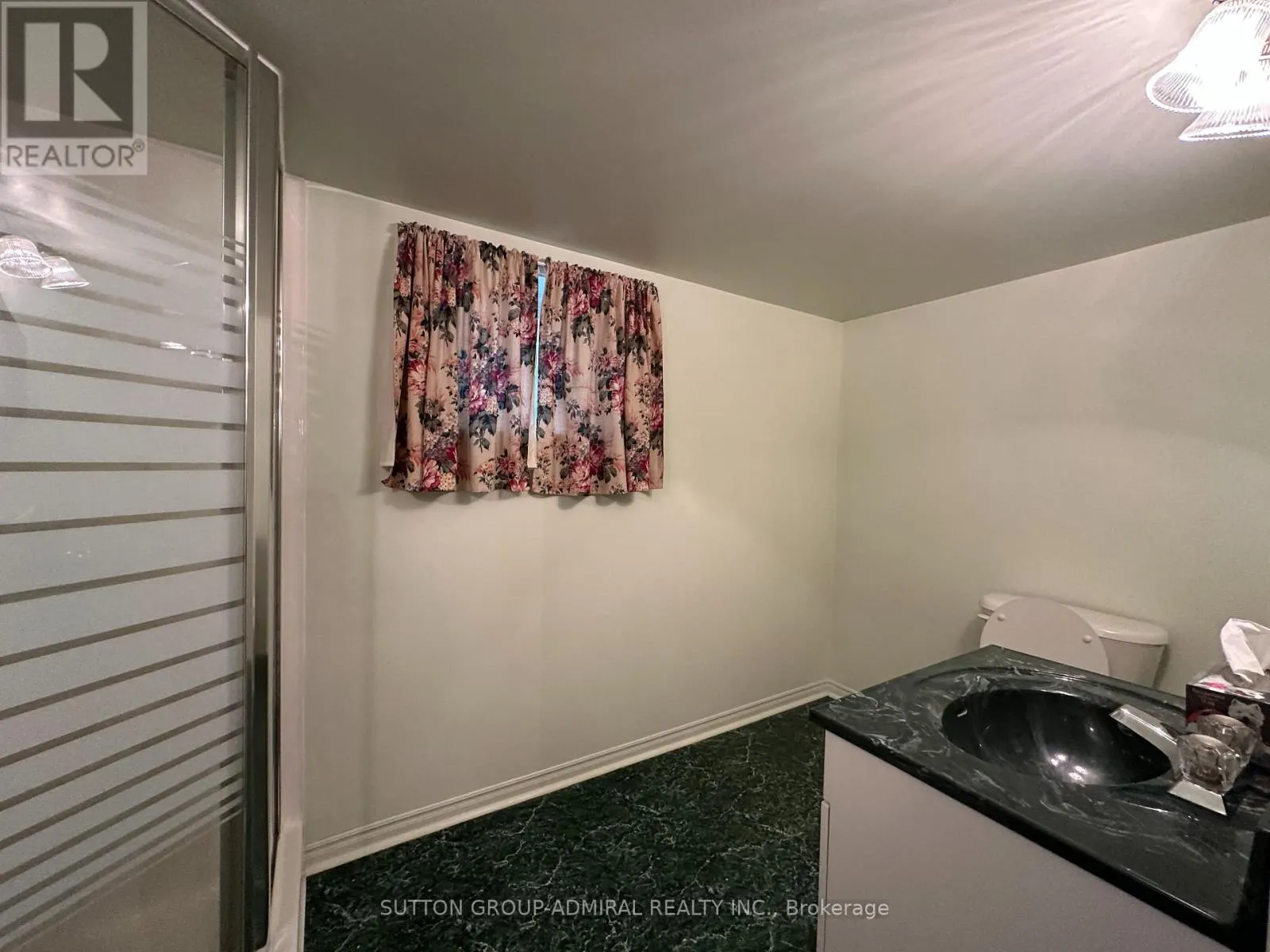 94 QUEEN STREET S