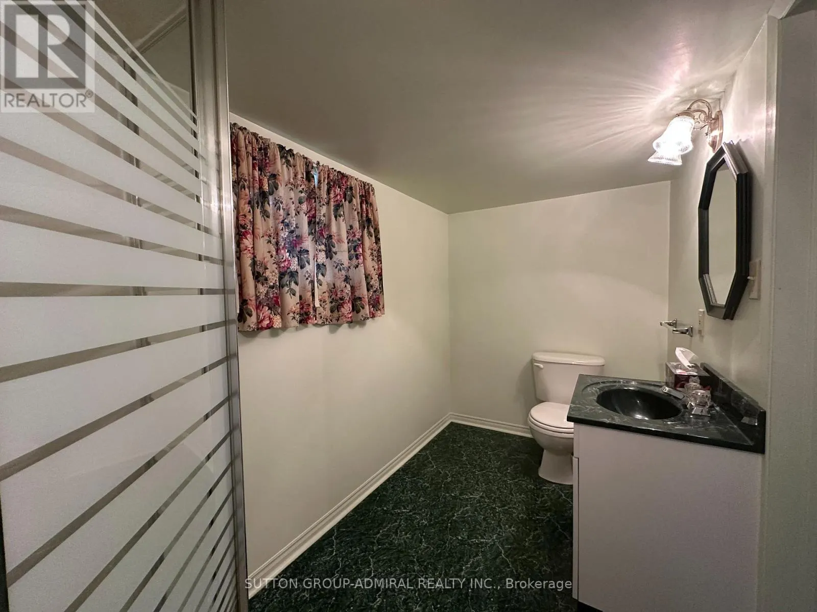94 QUEEN STREET S