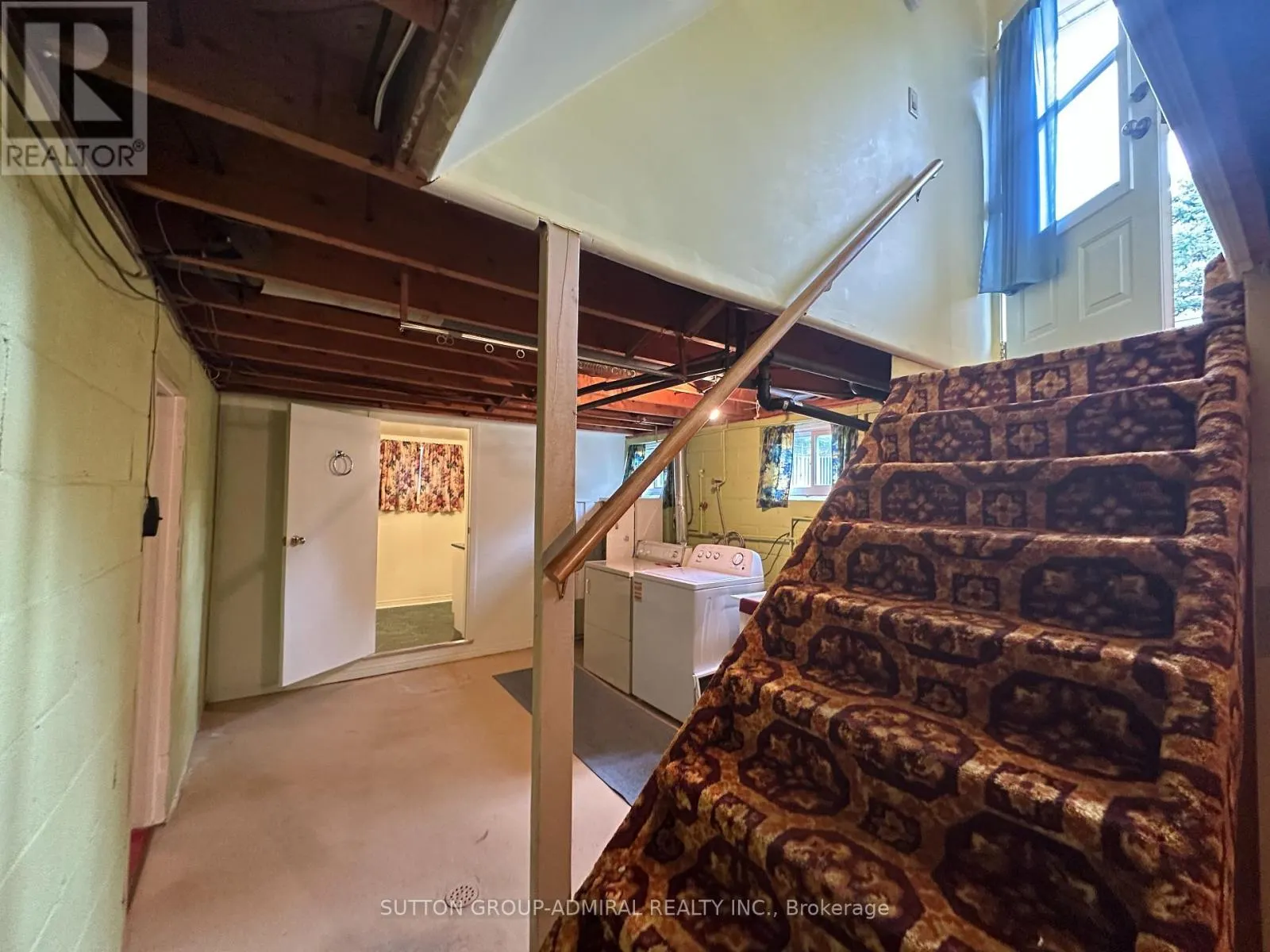 94 QUEEN STREET S