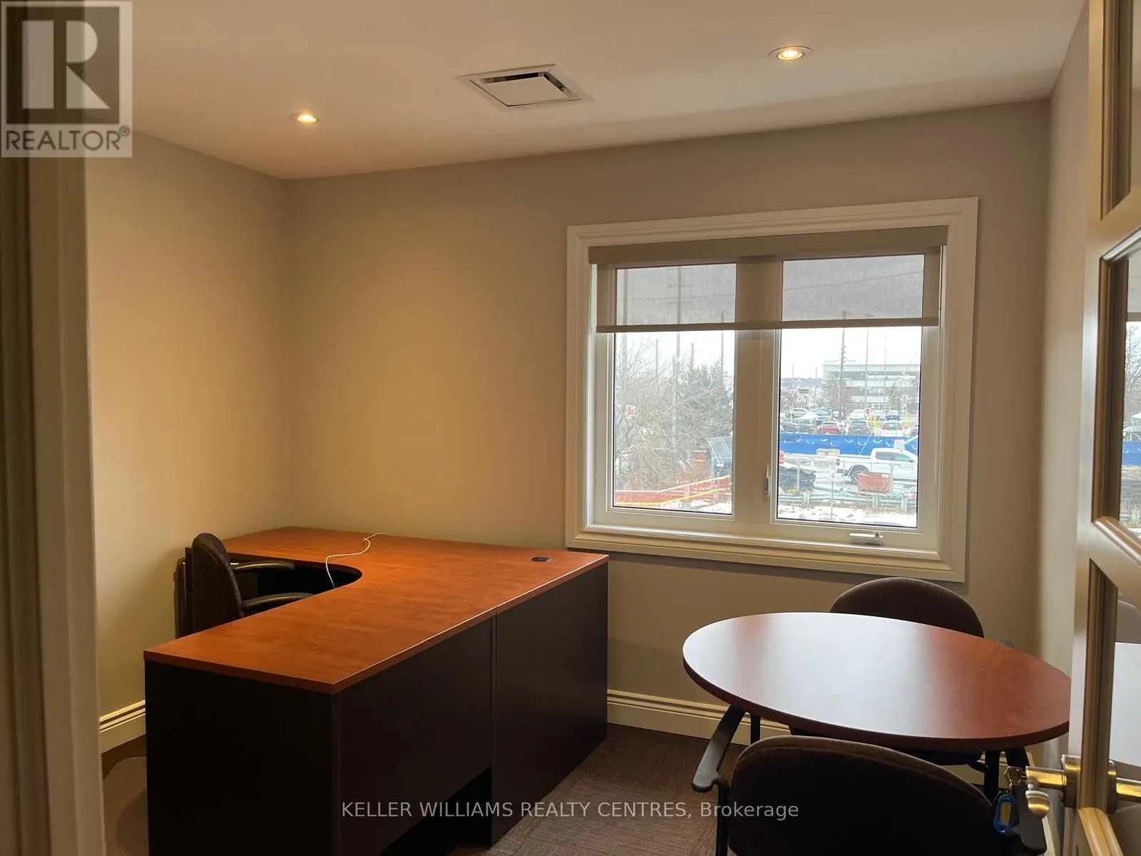 U4 - 117 WELLINGTON STREET E
