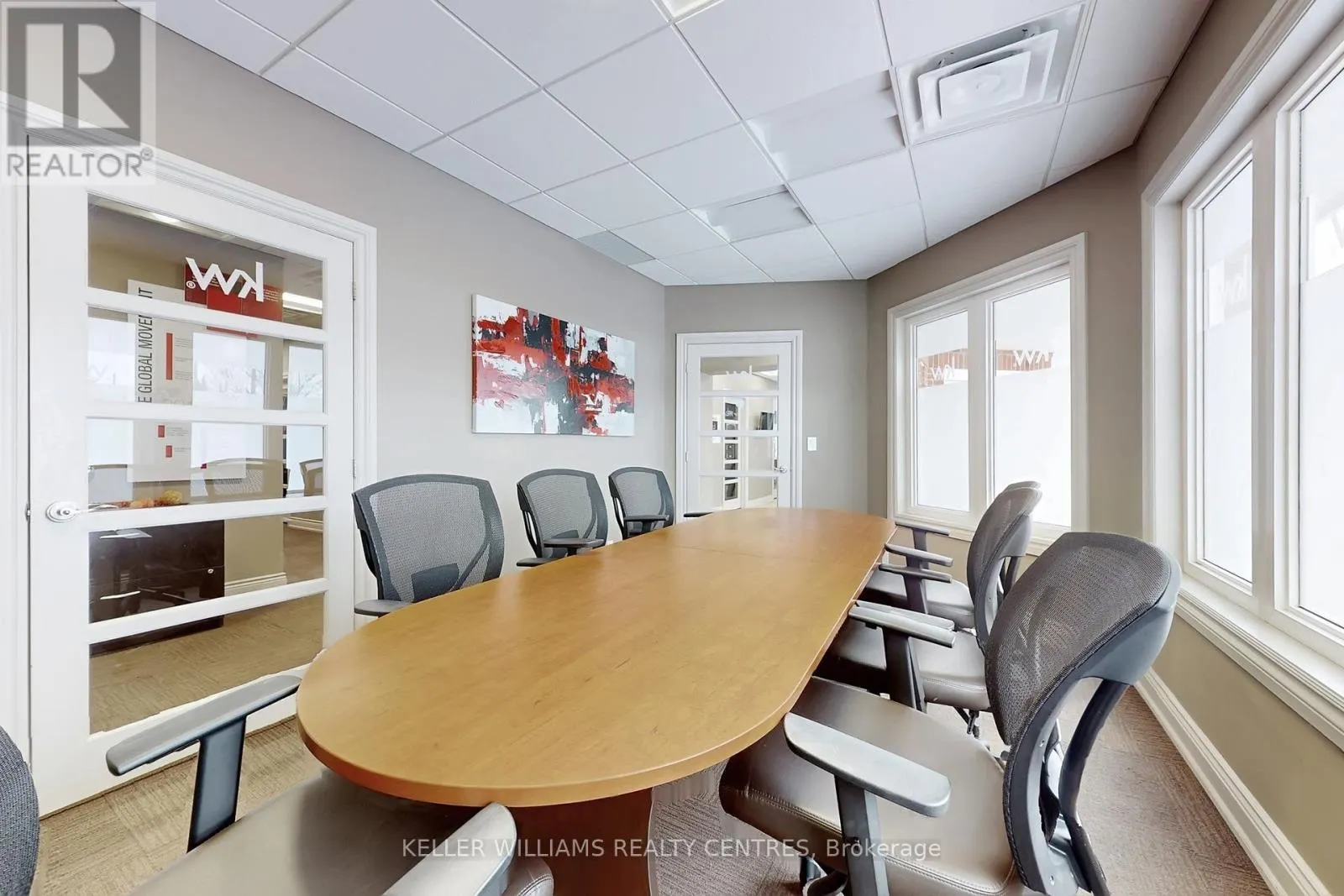 U4 - 117 WELLINGTON STREET E