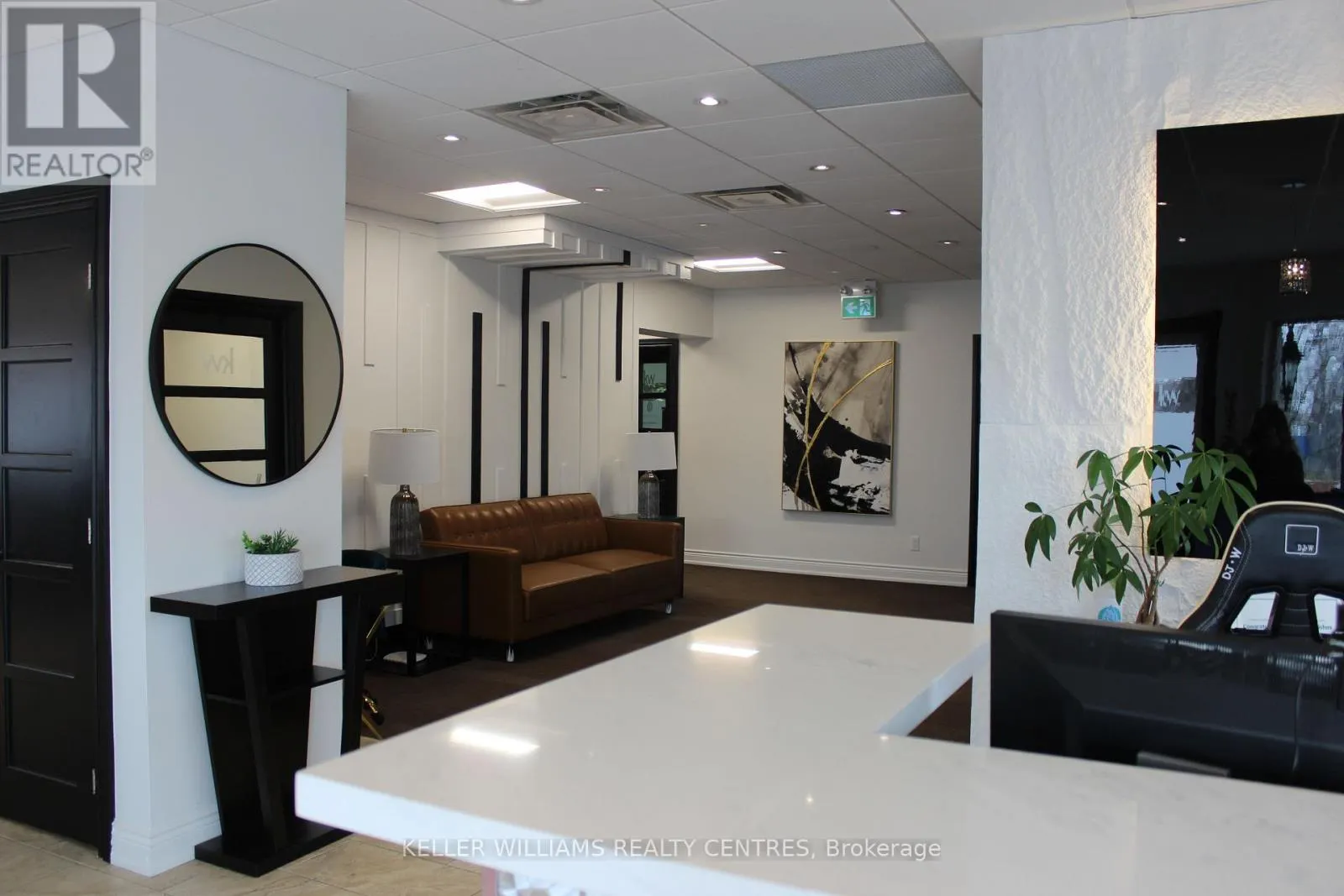 U4 - 117 WELLINGTON STREET E