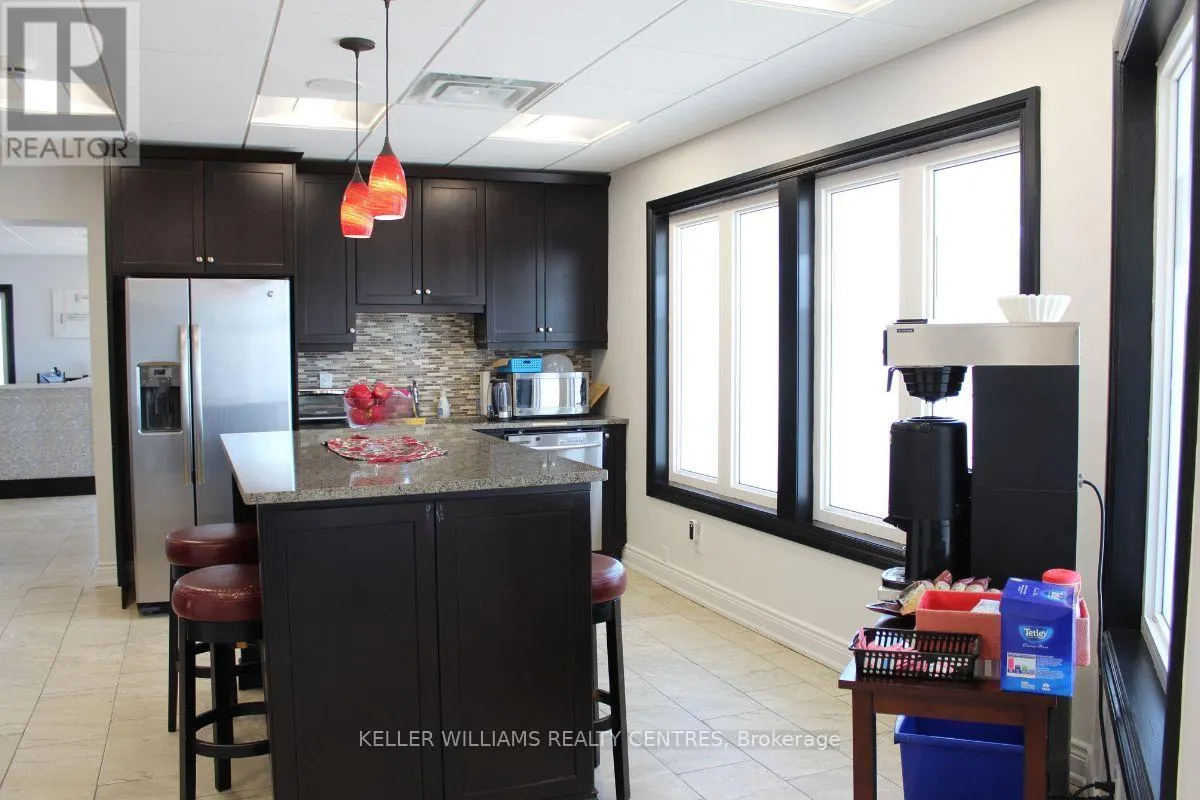 U4 - 117 WELLINGTON STREET E