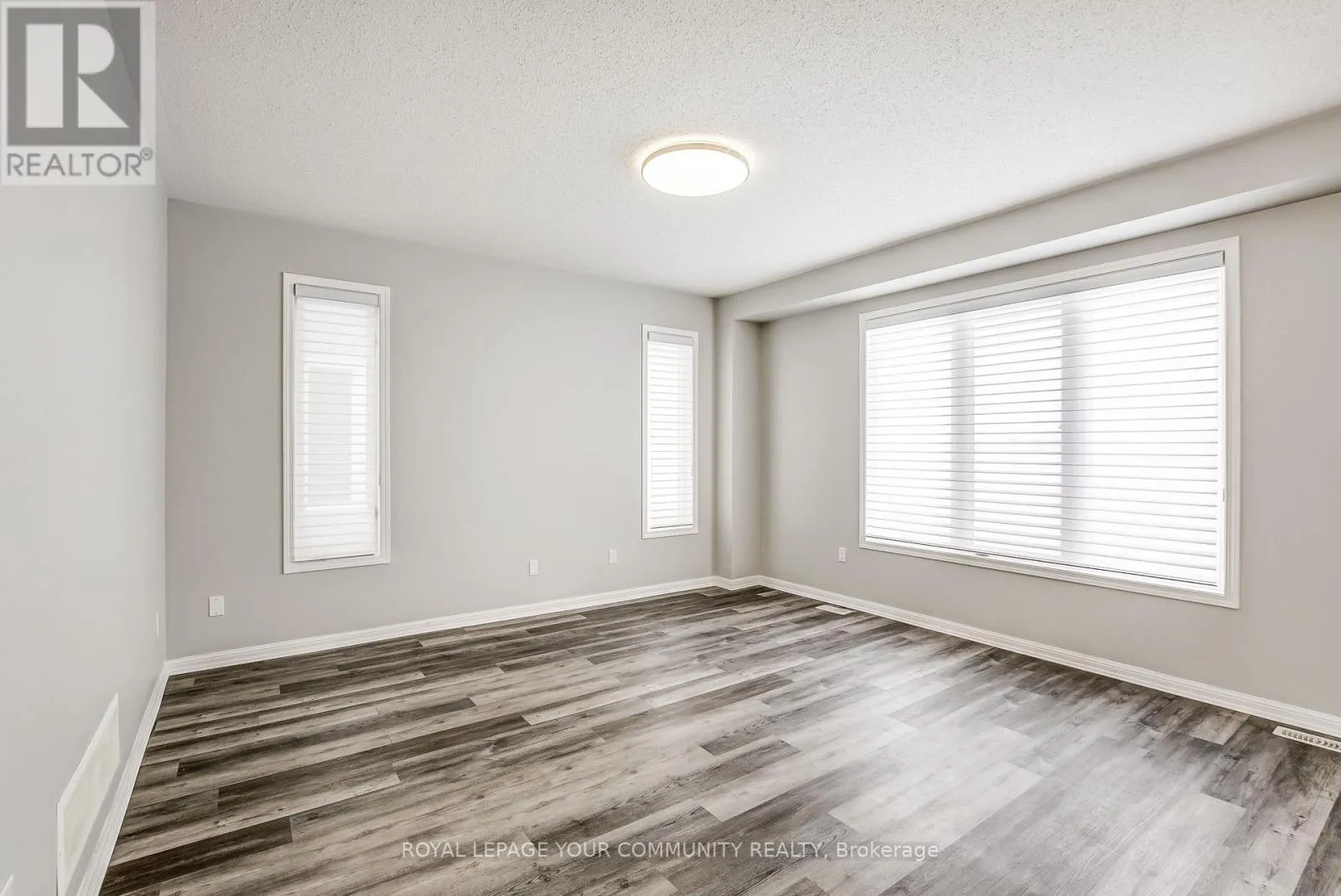 16 DON HADDEN CRESCENT