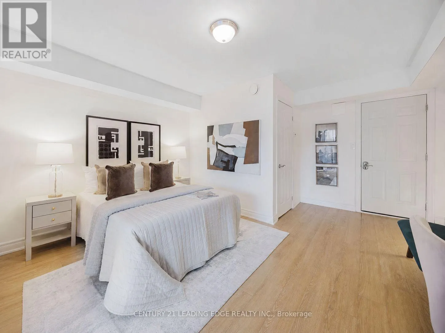 8 MAC AVENUE