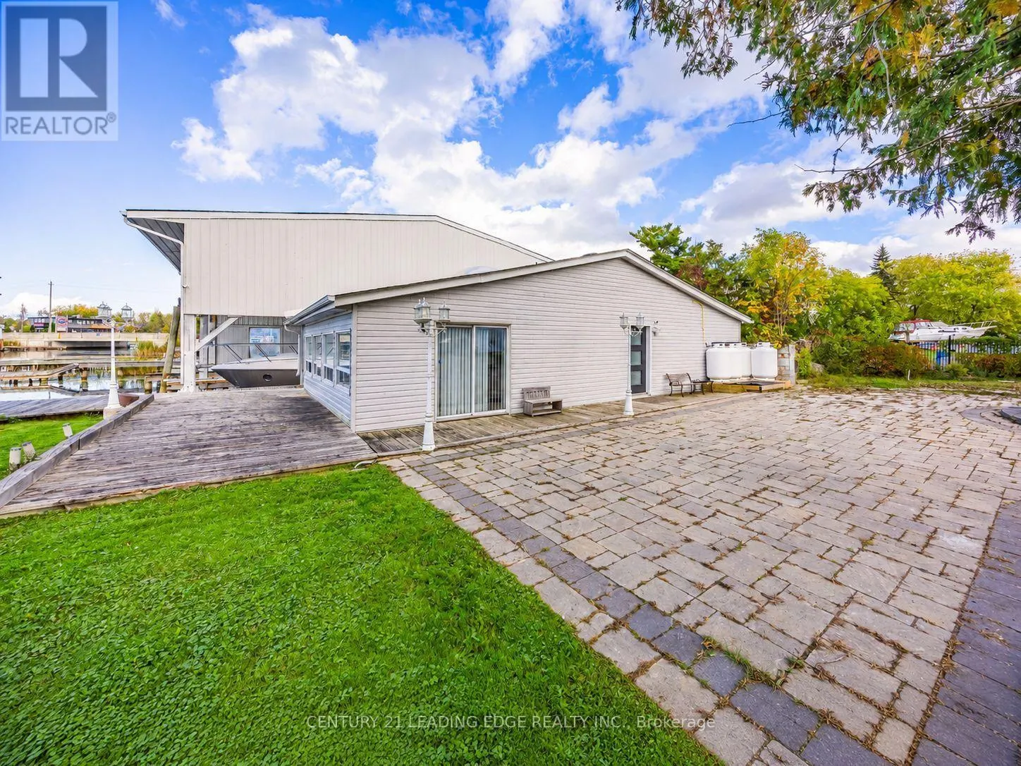 8 MAC AVENUE