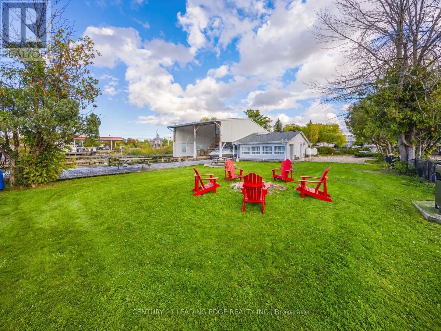 8 MAC AVENUE