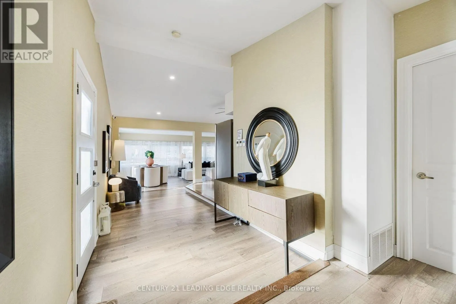 8 MAC AVENUE