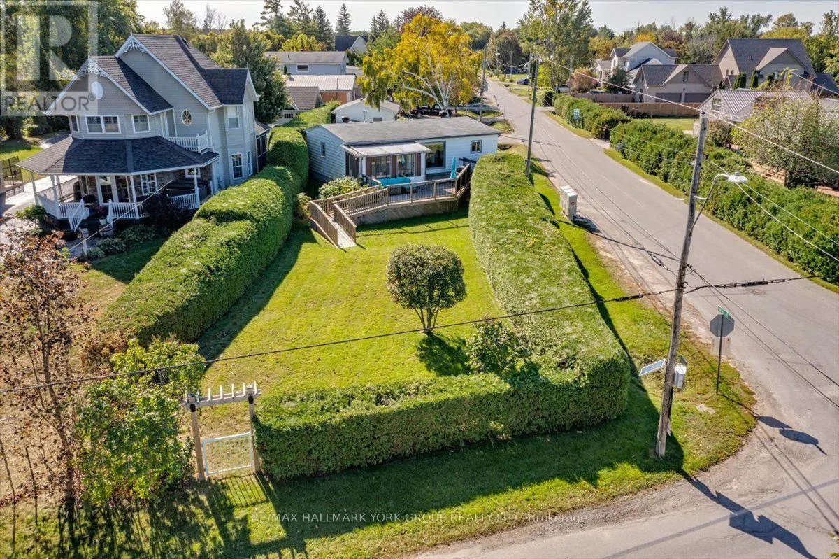 525 LAKE DRIVE E