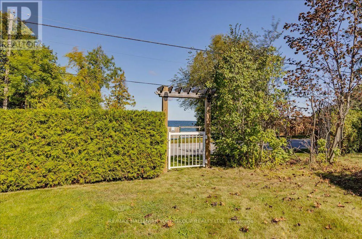 525 LAKE DRIVE E