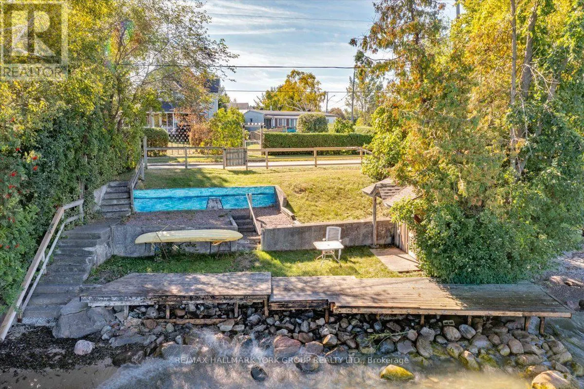 525 LAKE DRIVE E