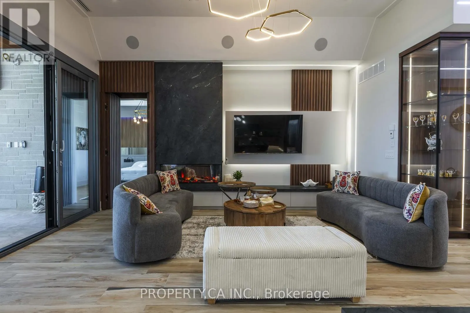 132 COOK'S BAY DRIVE