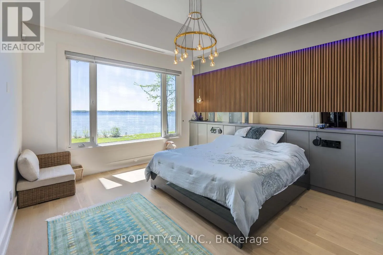 132 COOK'S BAY DRIVE