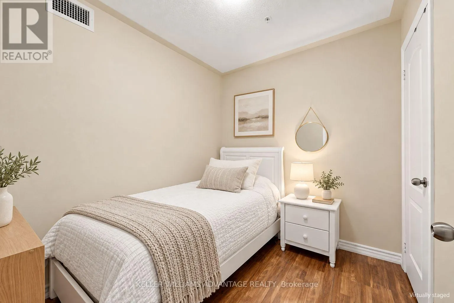 407 - 112 SIMCOE ROAD
