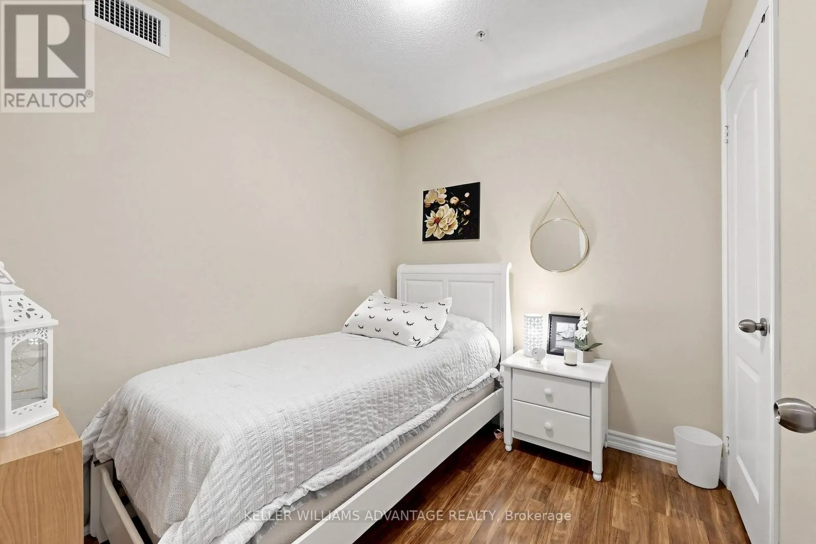 407 - 112 SIMCOE ROAD