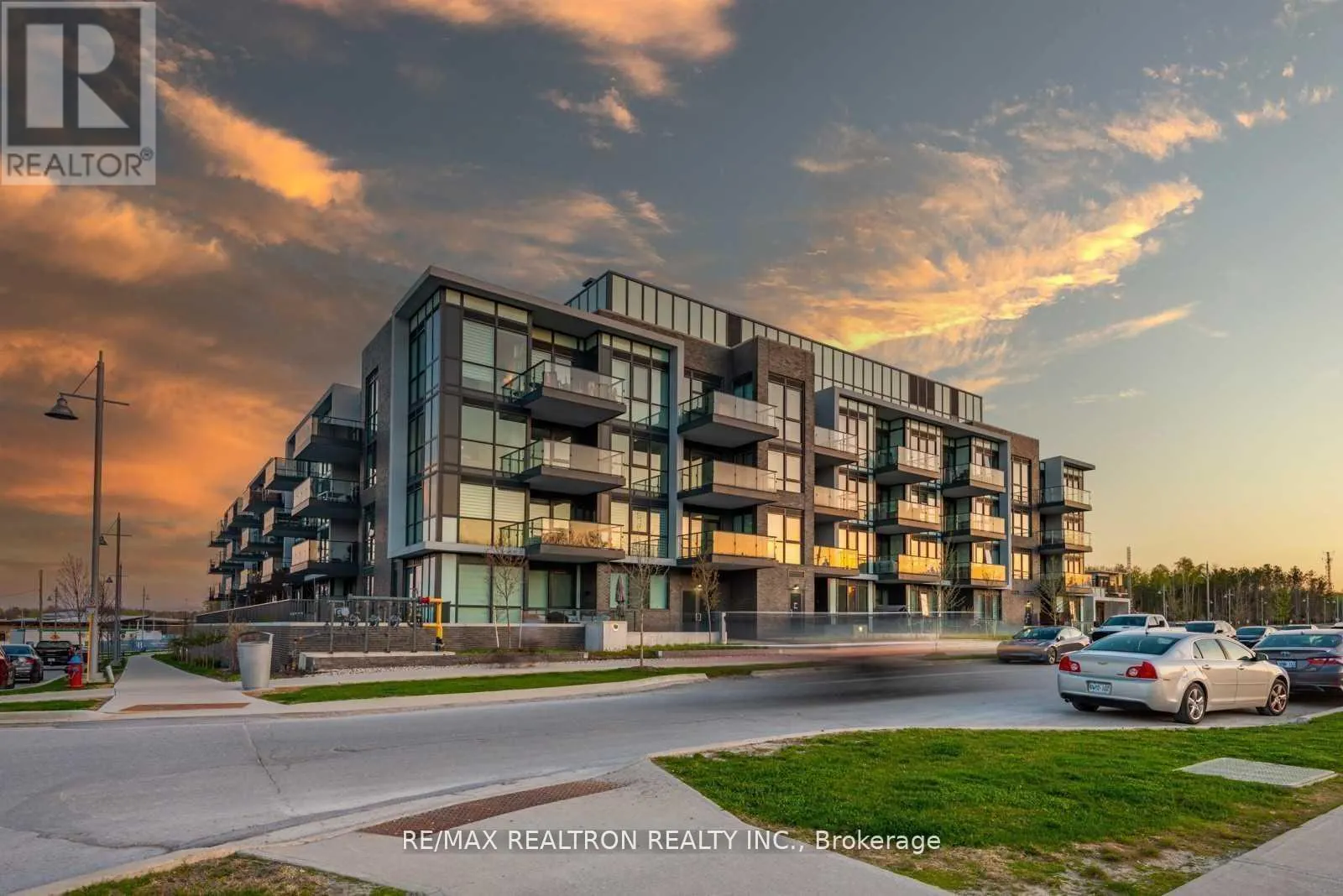 413 - 375 SEA RAY AVENUE