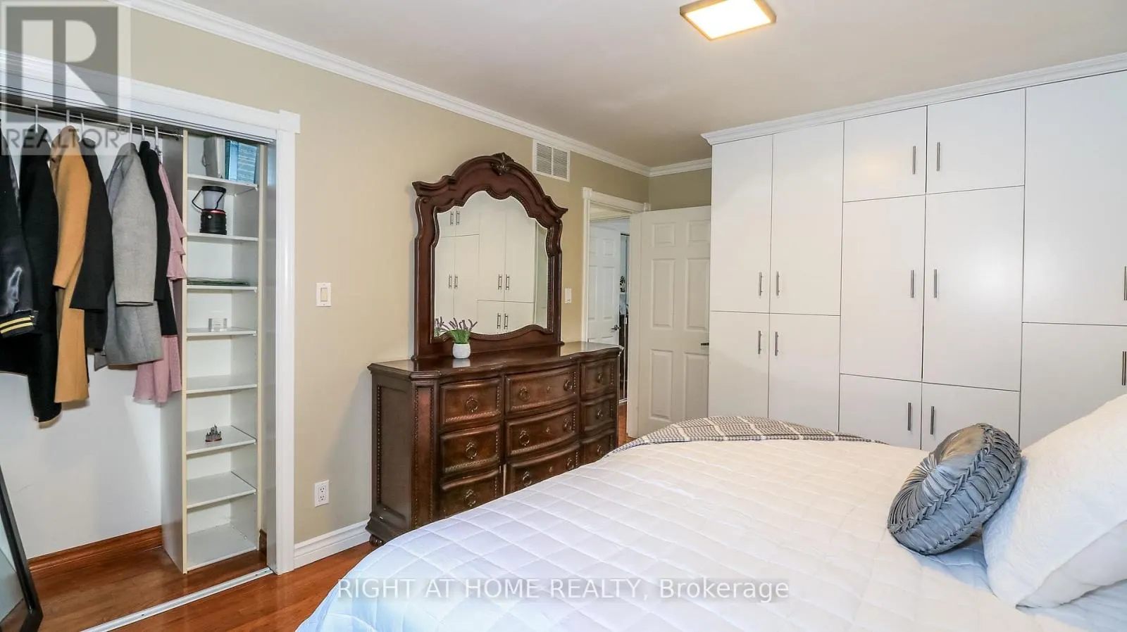 8 SUNSET STREET