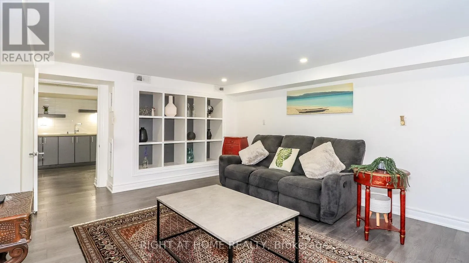 8 SUNSET STREET