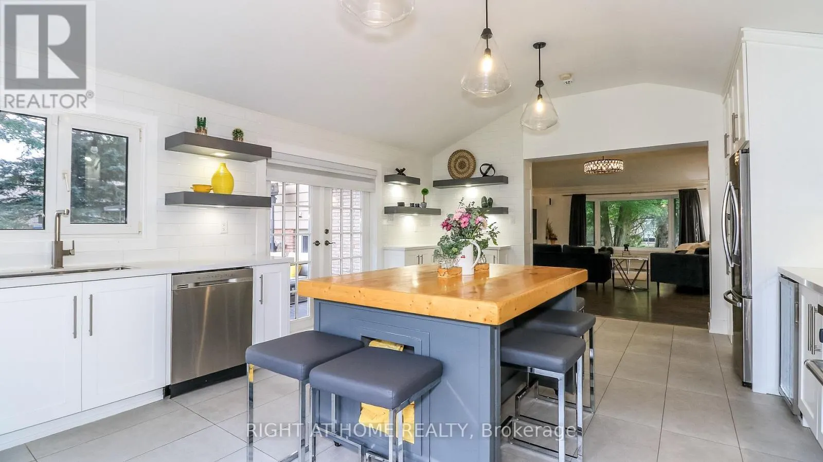 8 SUNSET STREET