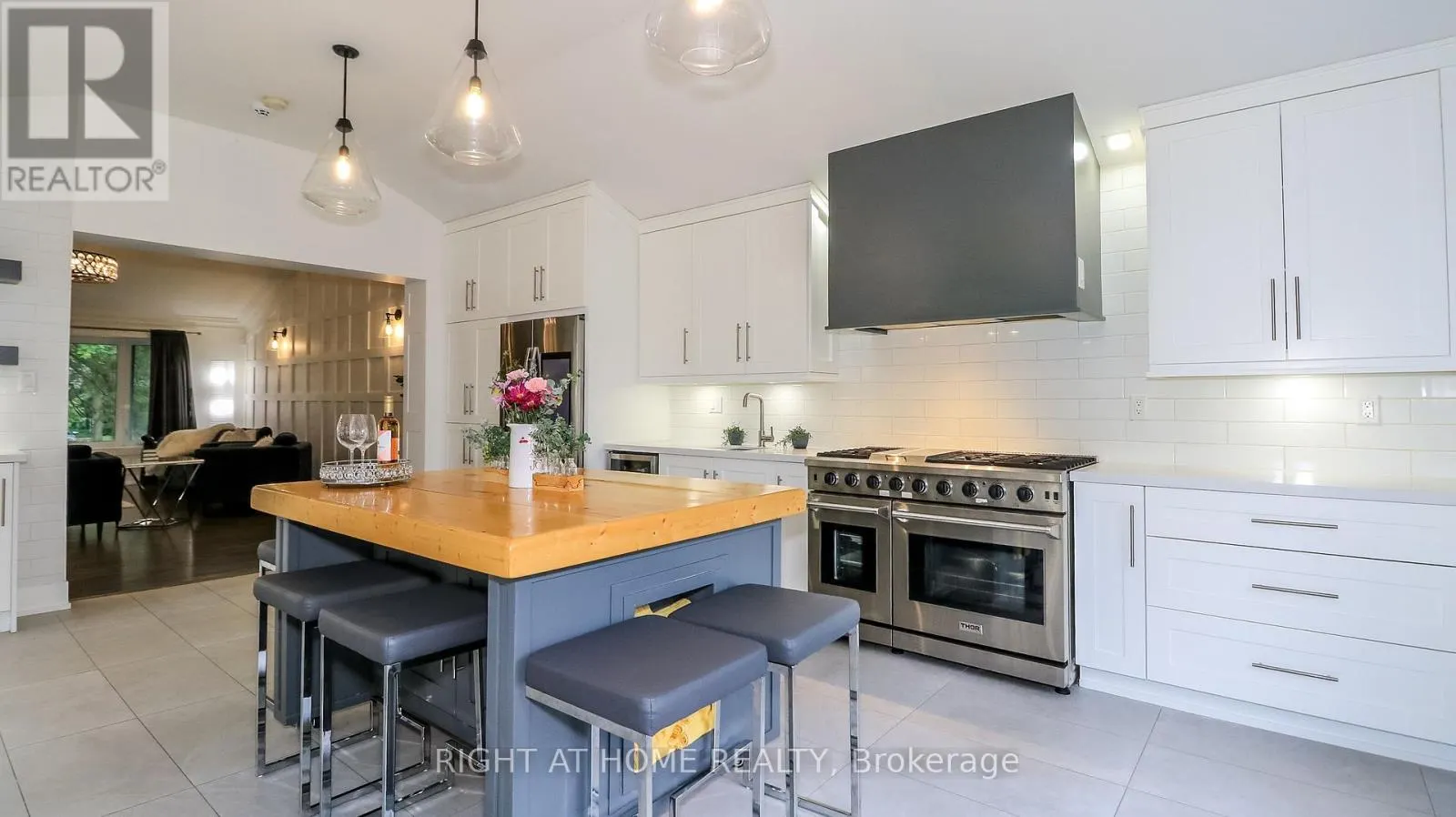 8 SUNSET STREET