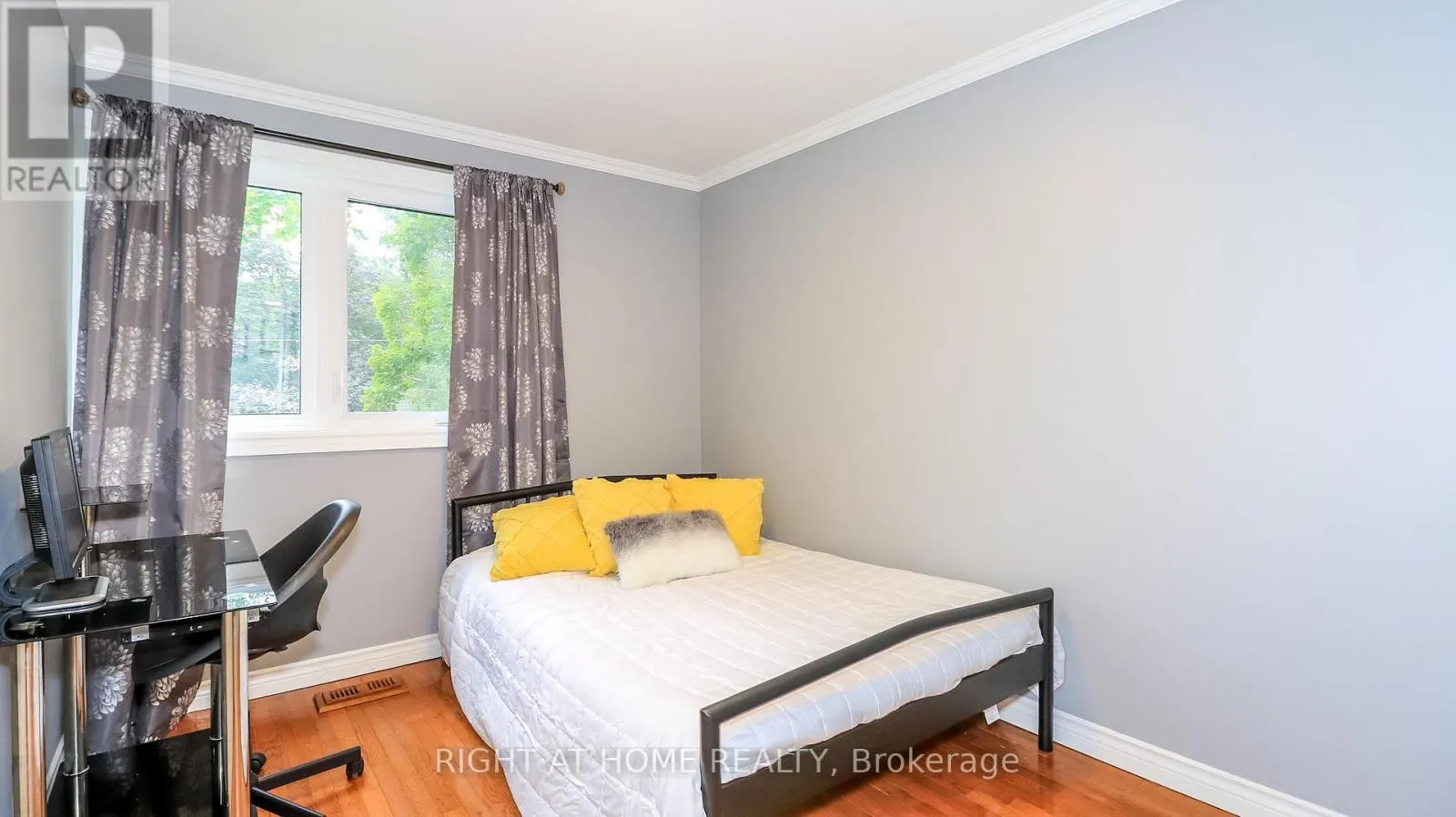 8 SUNSET STREET