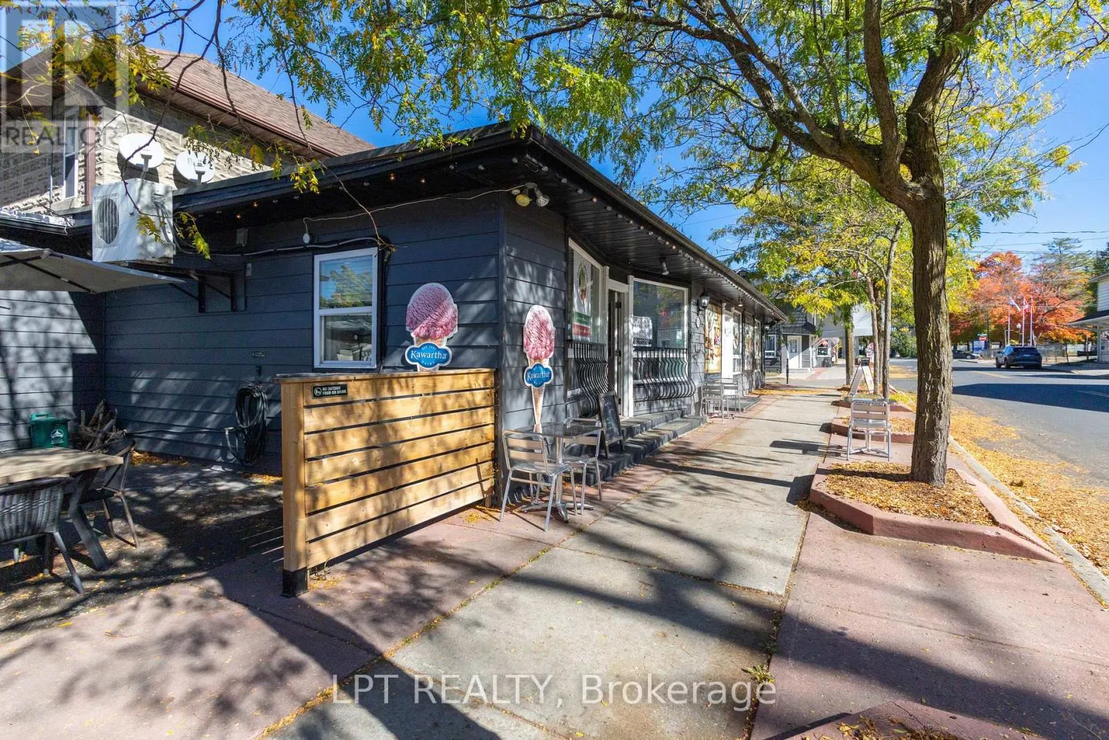 104 & 105 - 928 LAKE DRIVE E