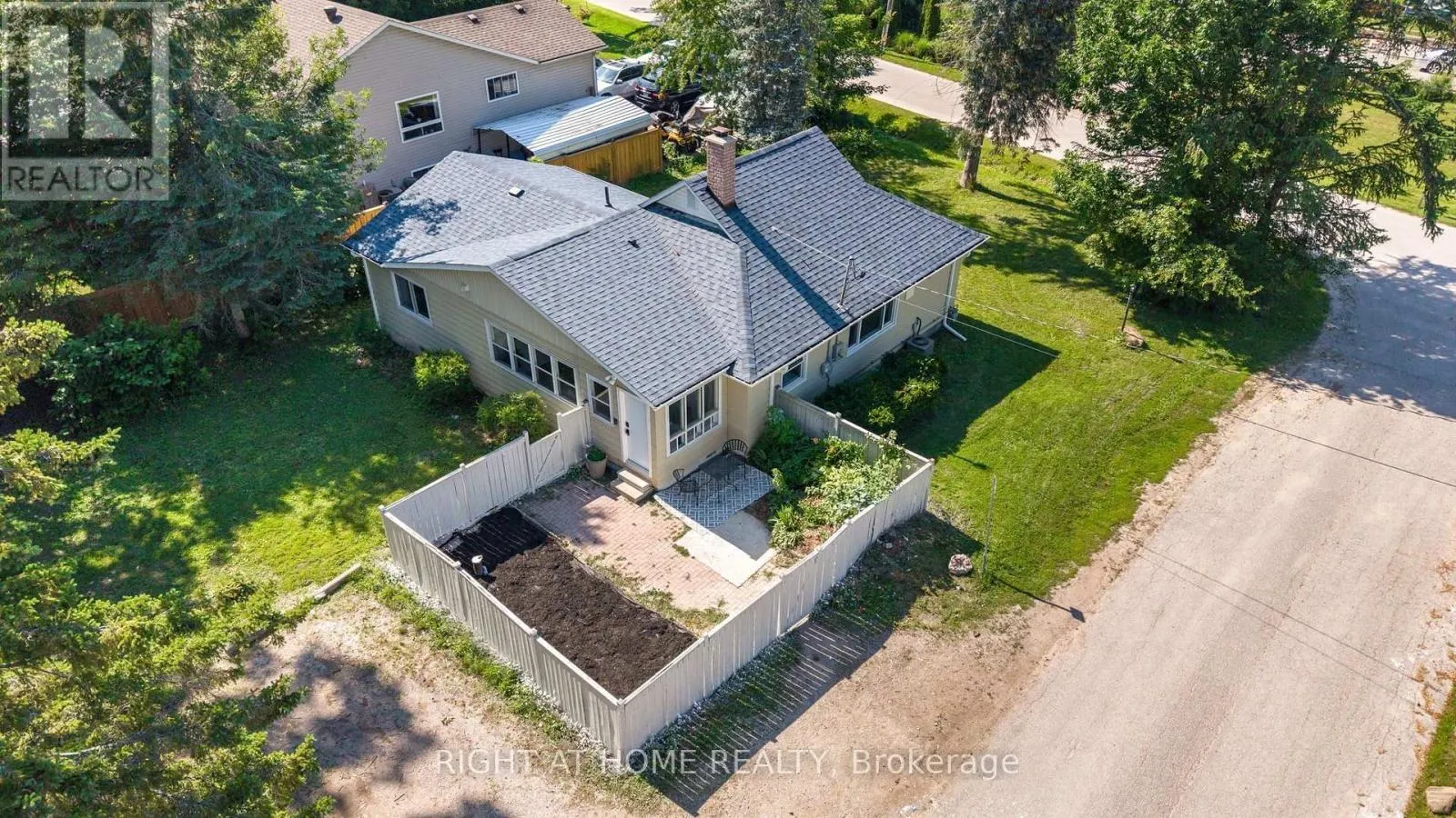 51 LAKESIDE DRIVE