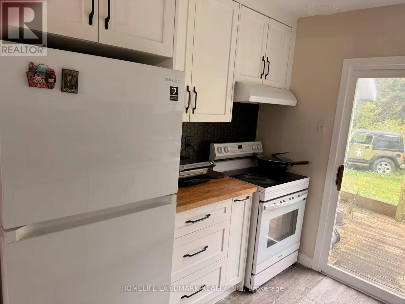 318 THE QUEENSWAY S