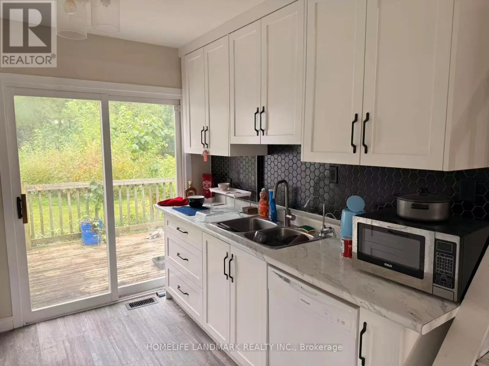 318 THE QUEENSWAY S