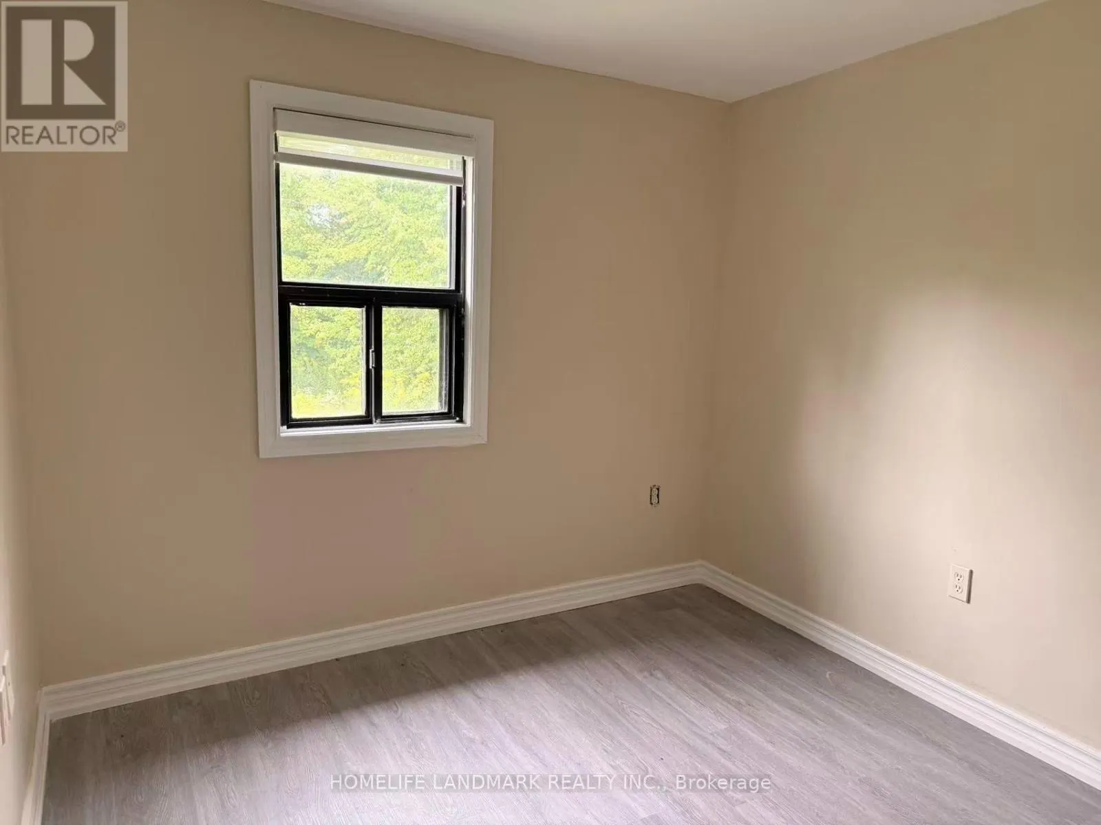 318 THE QUEENSWAY S