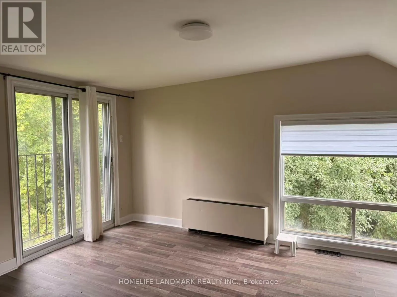 318 THE QUEENSWAY S