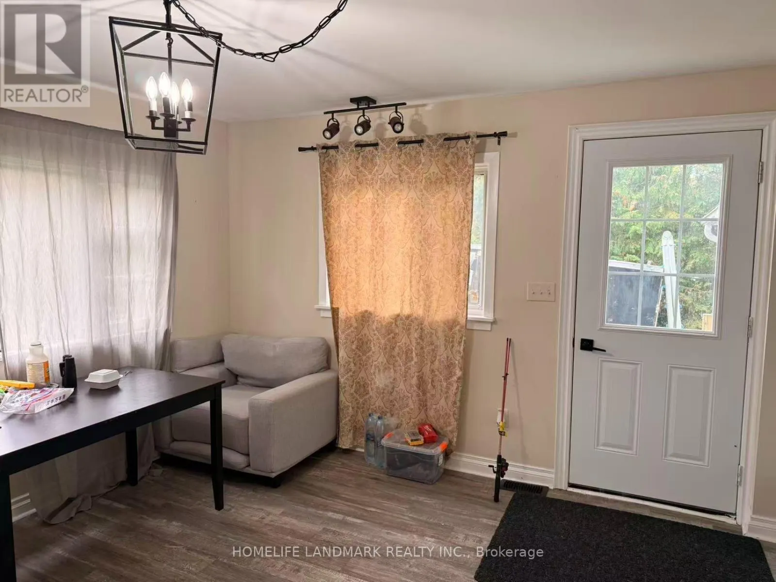 318 THE QUEENSWAY S
