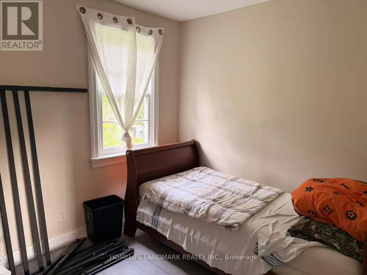 318 THE QUEENSWAY S