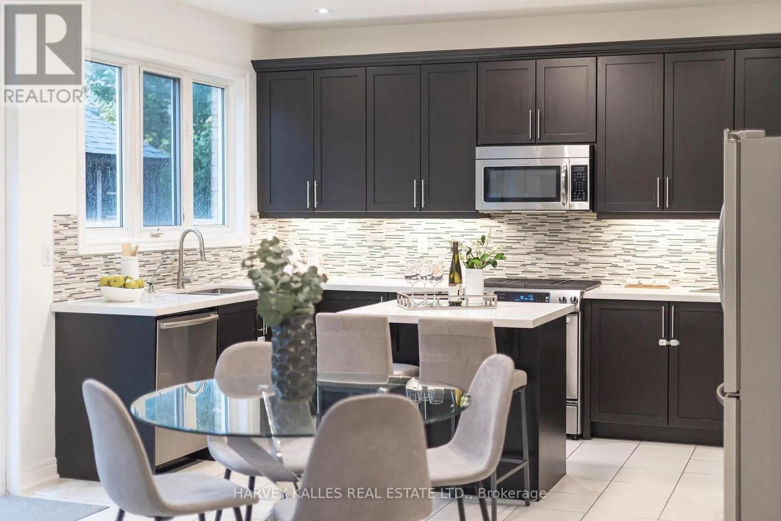 46 GRAYLEAF DRIVE