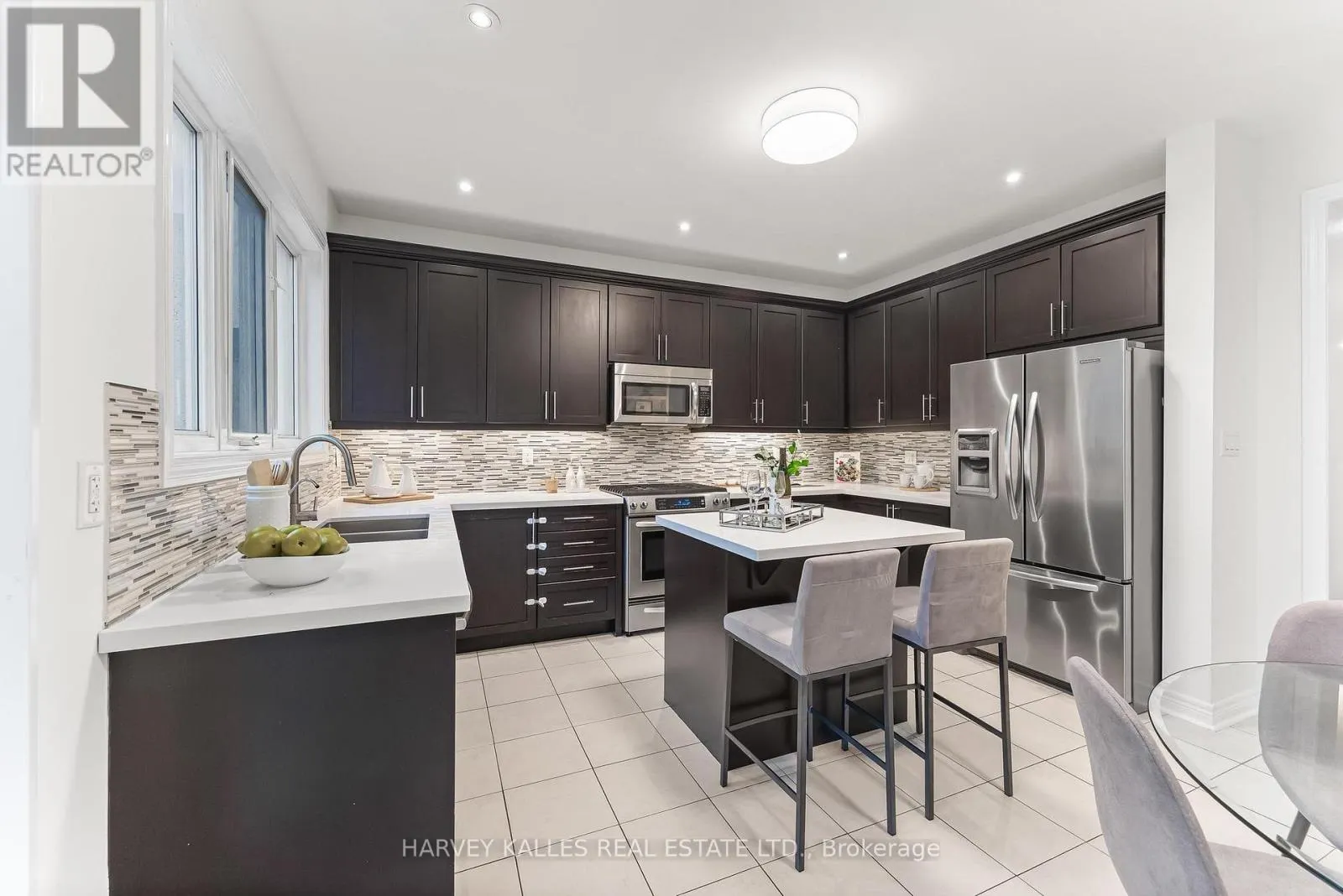 46 GRAYLEAF DRIVE