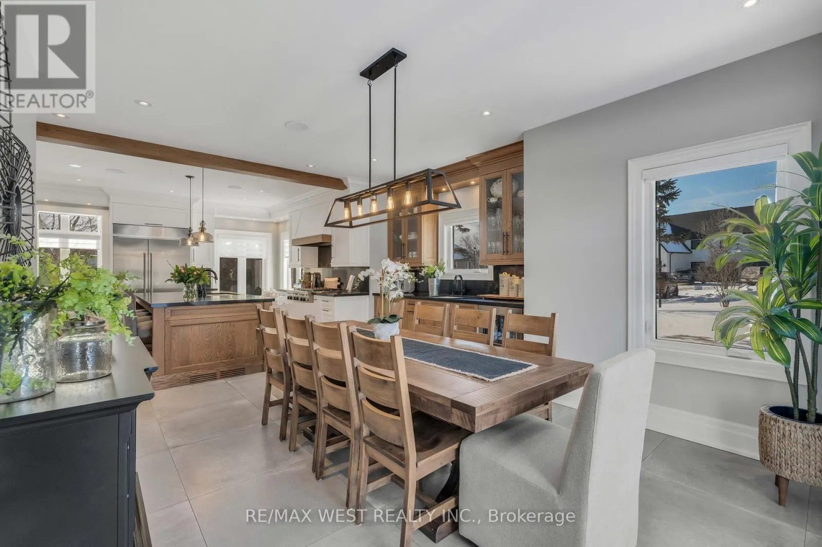 10 FARMCREST COURT