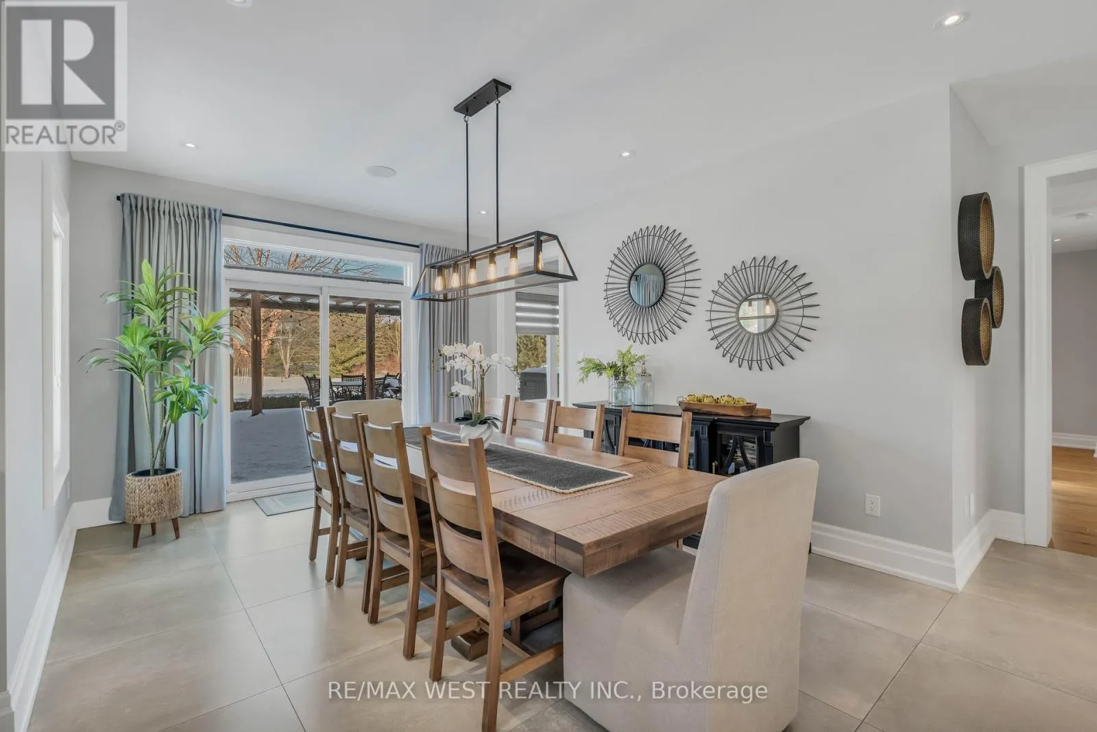 10 FARMCREST COURT