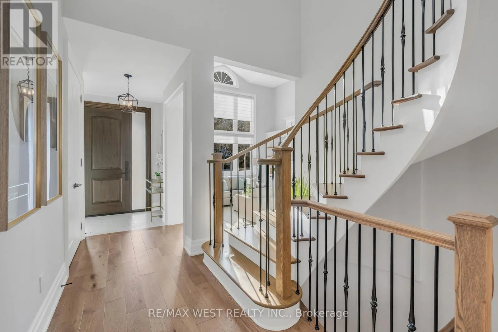 10 FARMCREST COURT