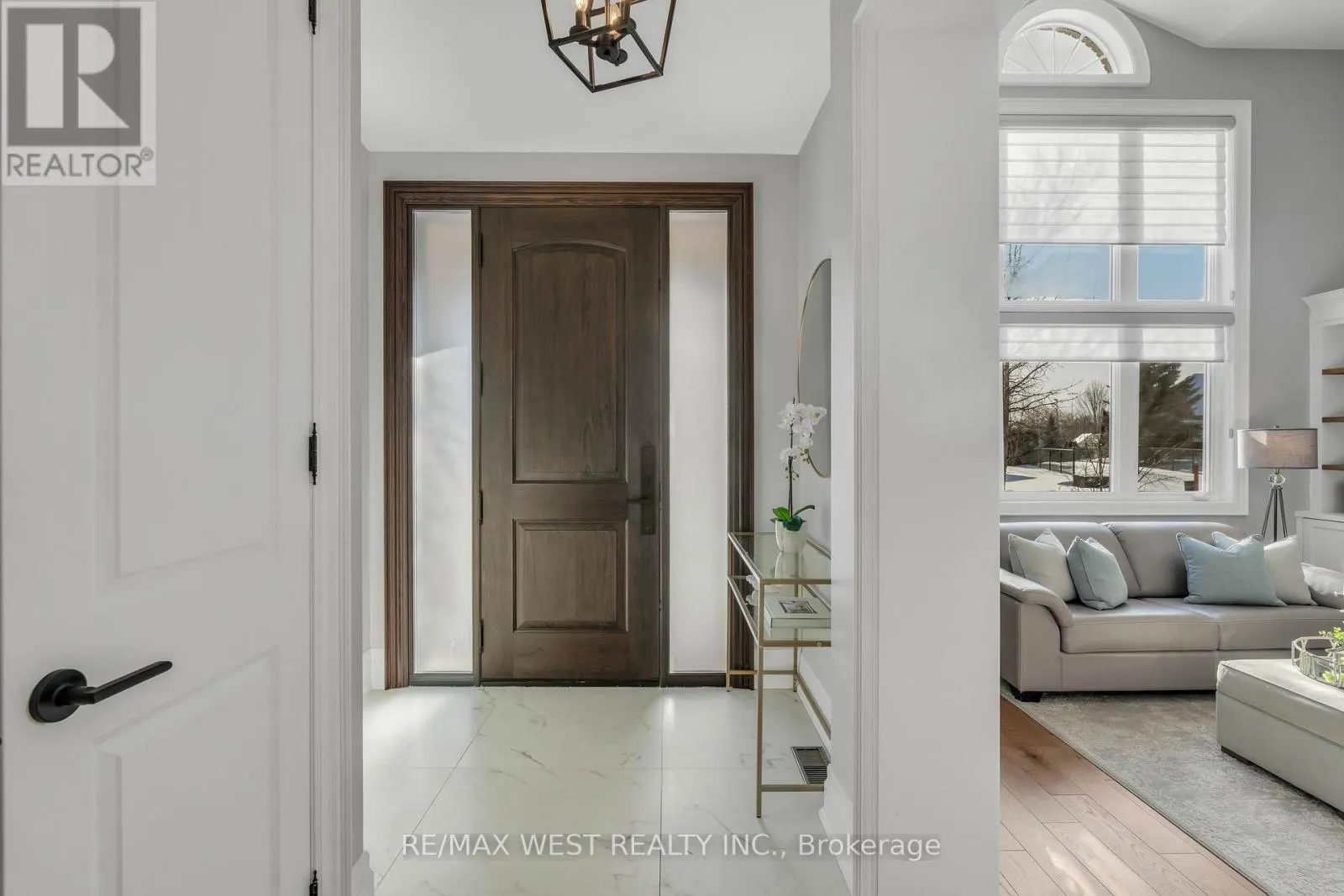 10 FARMCREST COURT