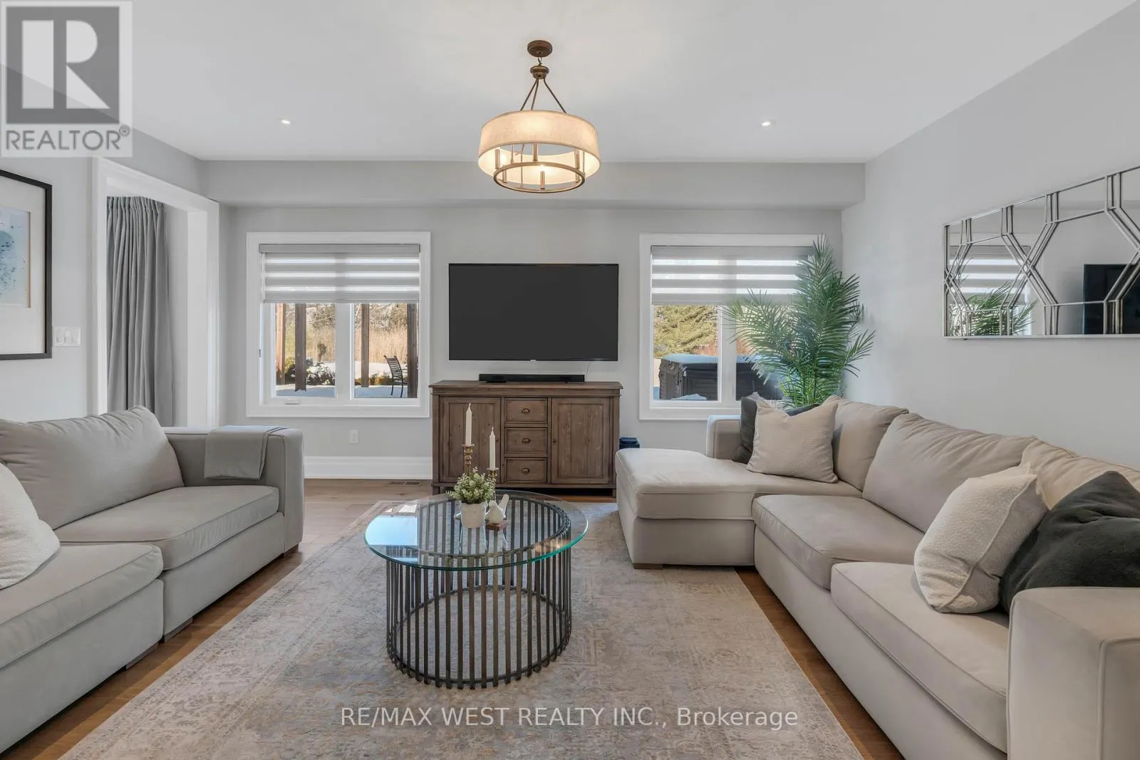 10 FARMCREST COURT