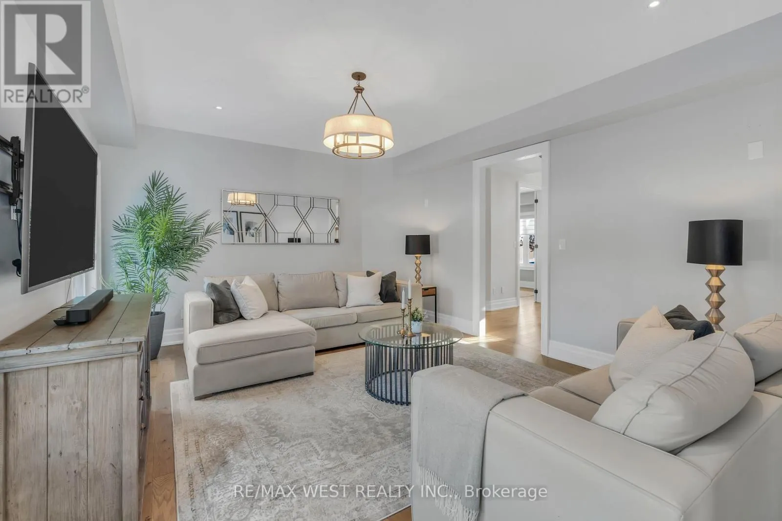 10 FARMCREST COURT