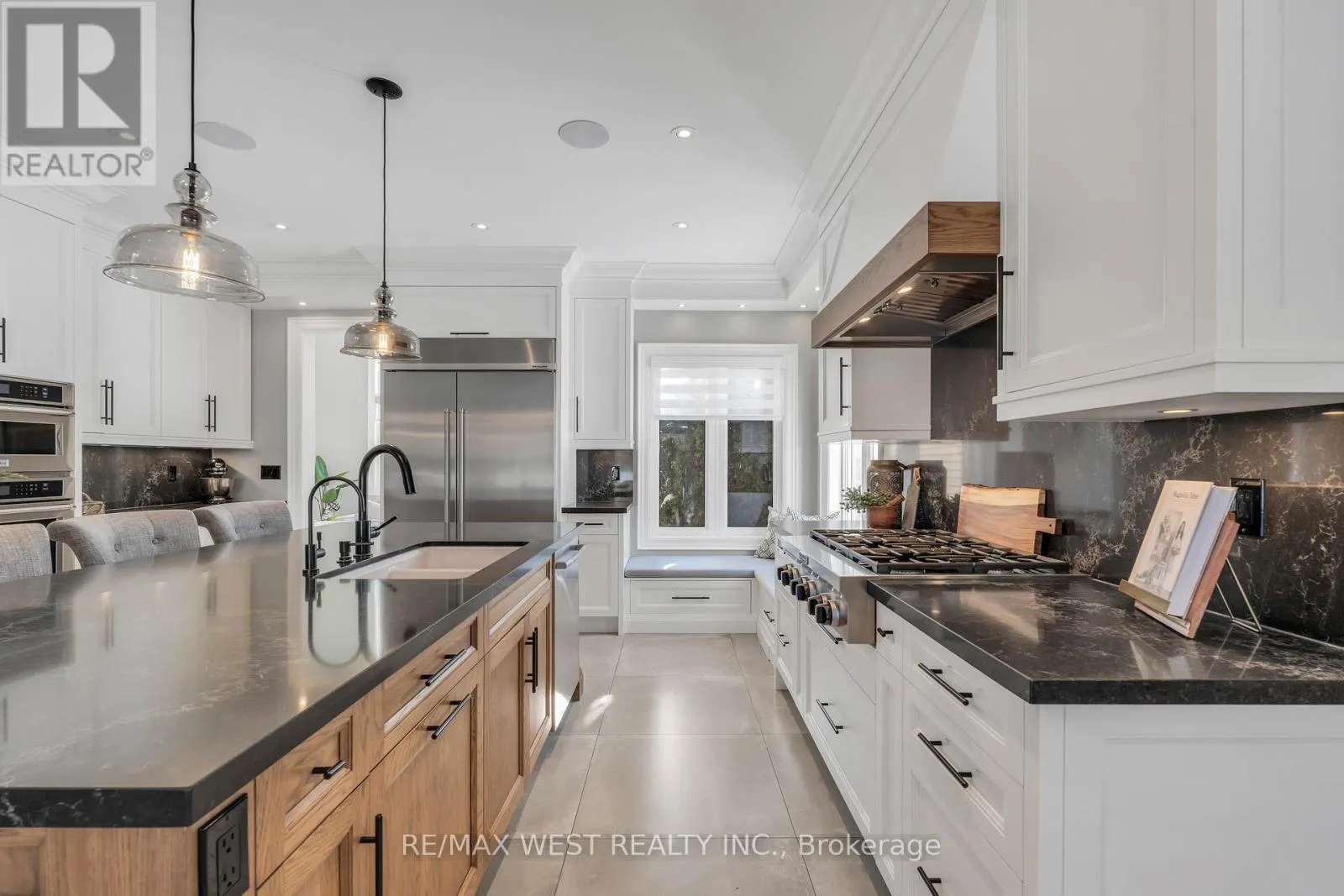 10 FARMCREST COURT