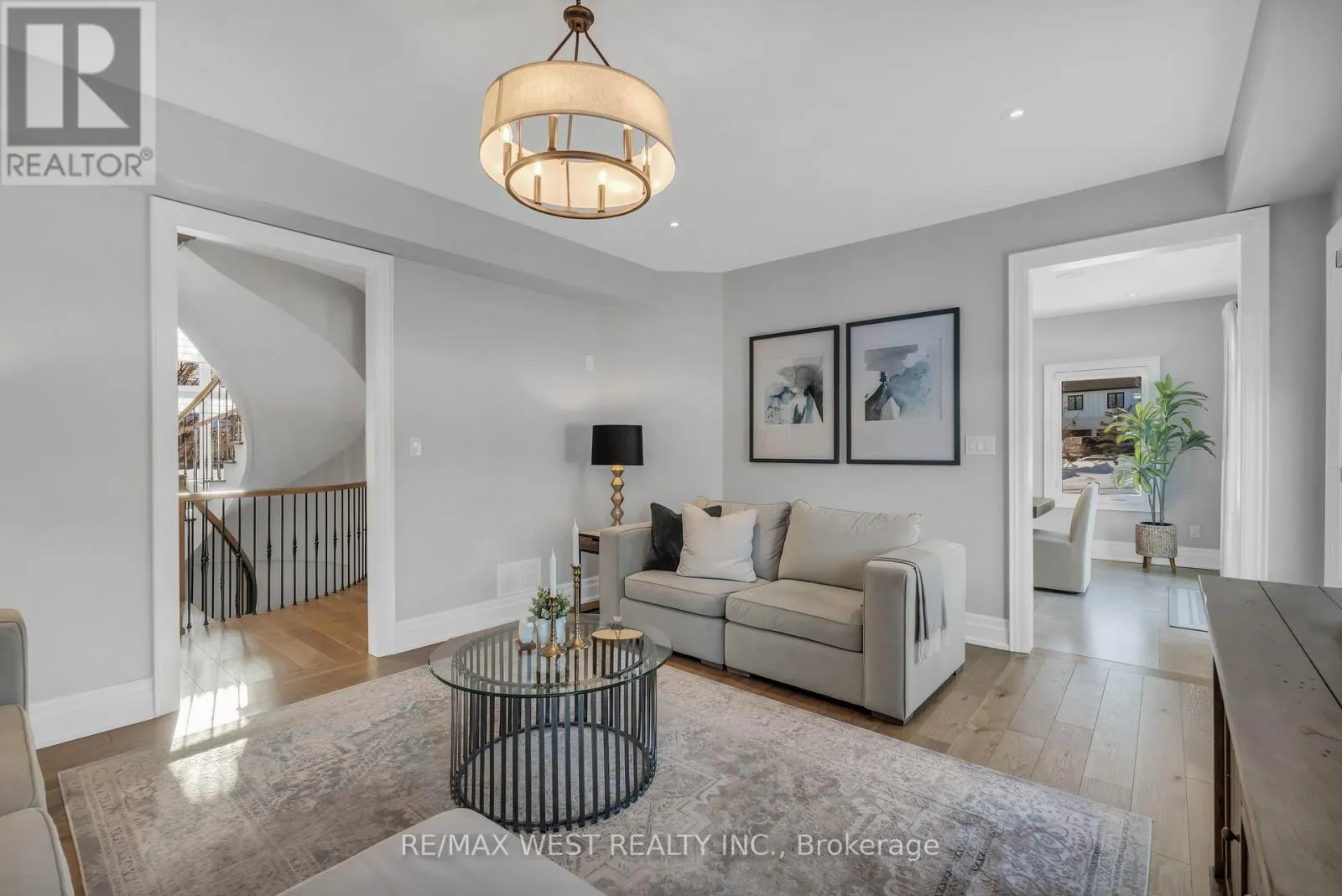 10 FARMCREST COURT