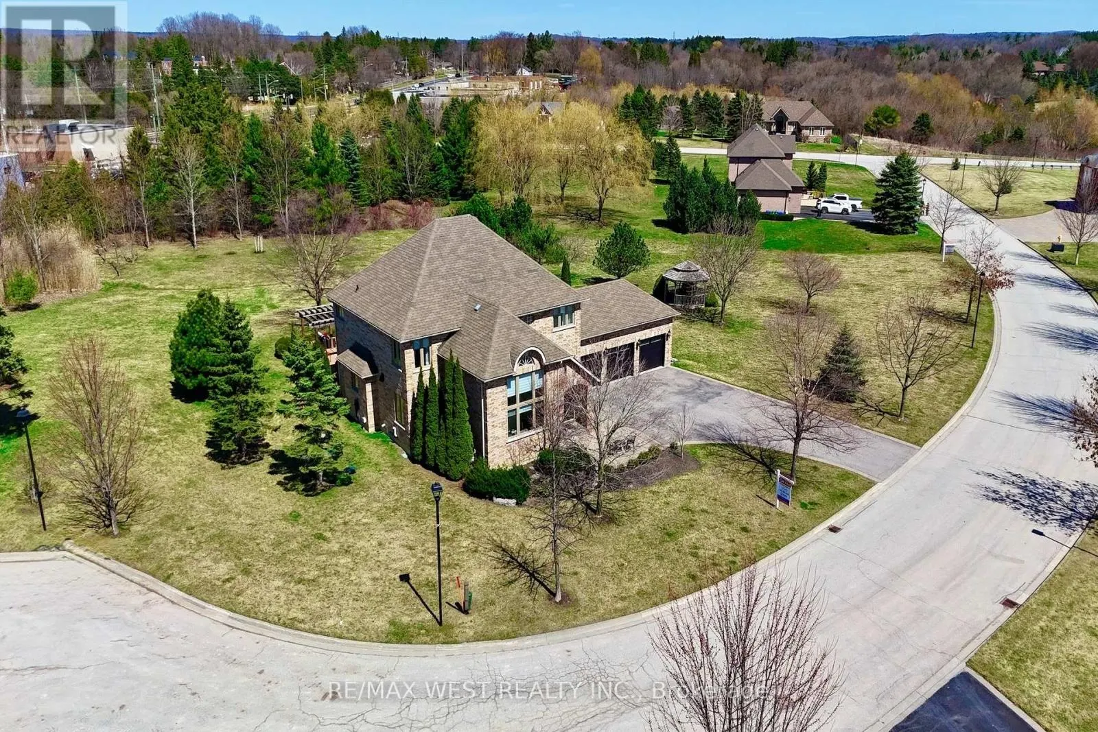10 FARMCREST COURT