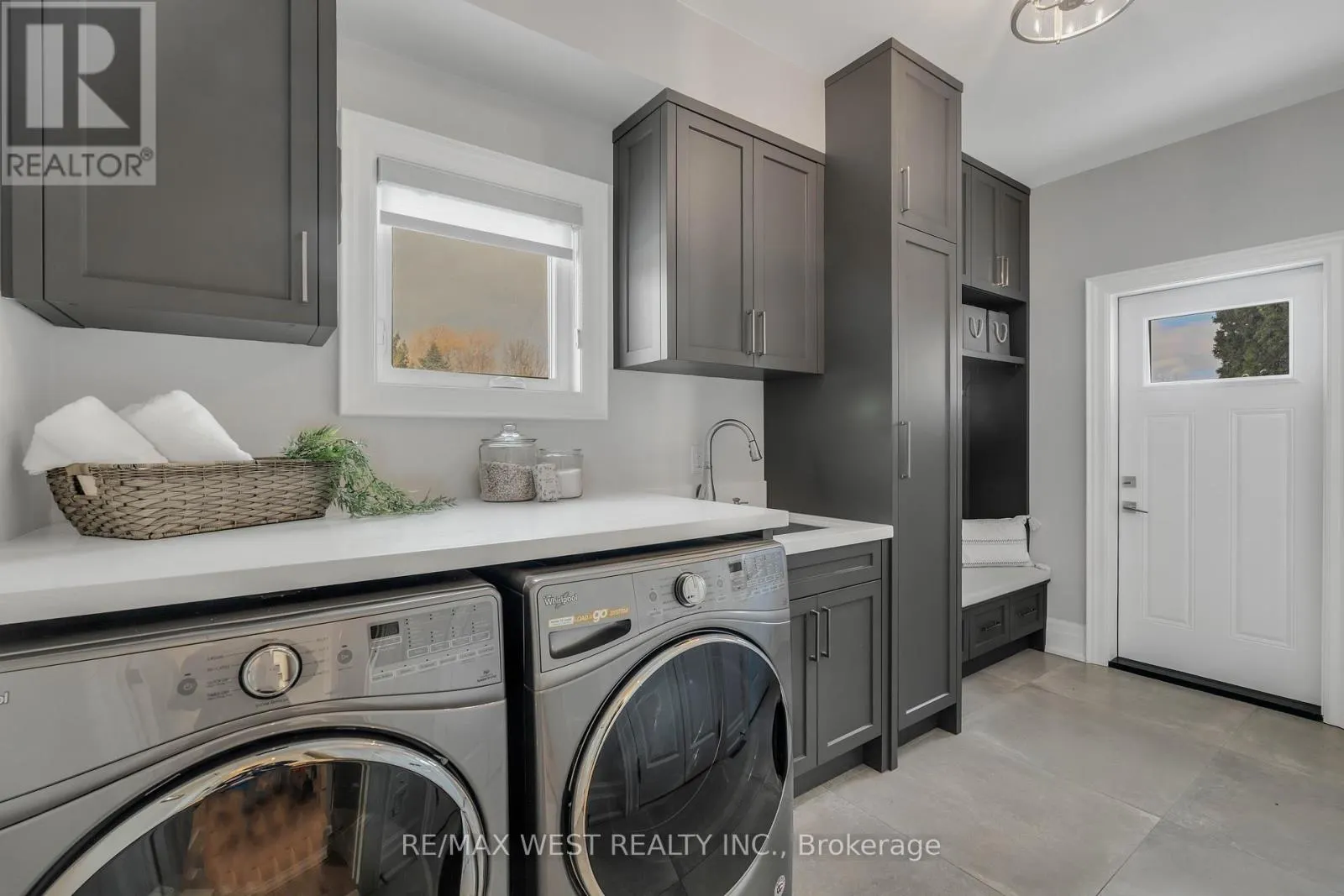 10 FARMCREST COURT