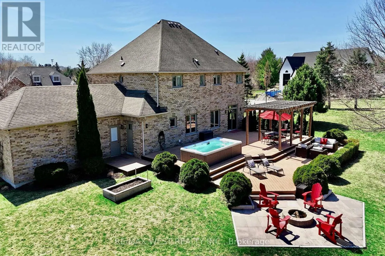 10 FARMCREST COURT