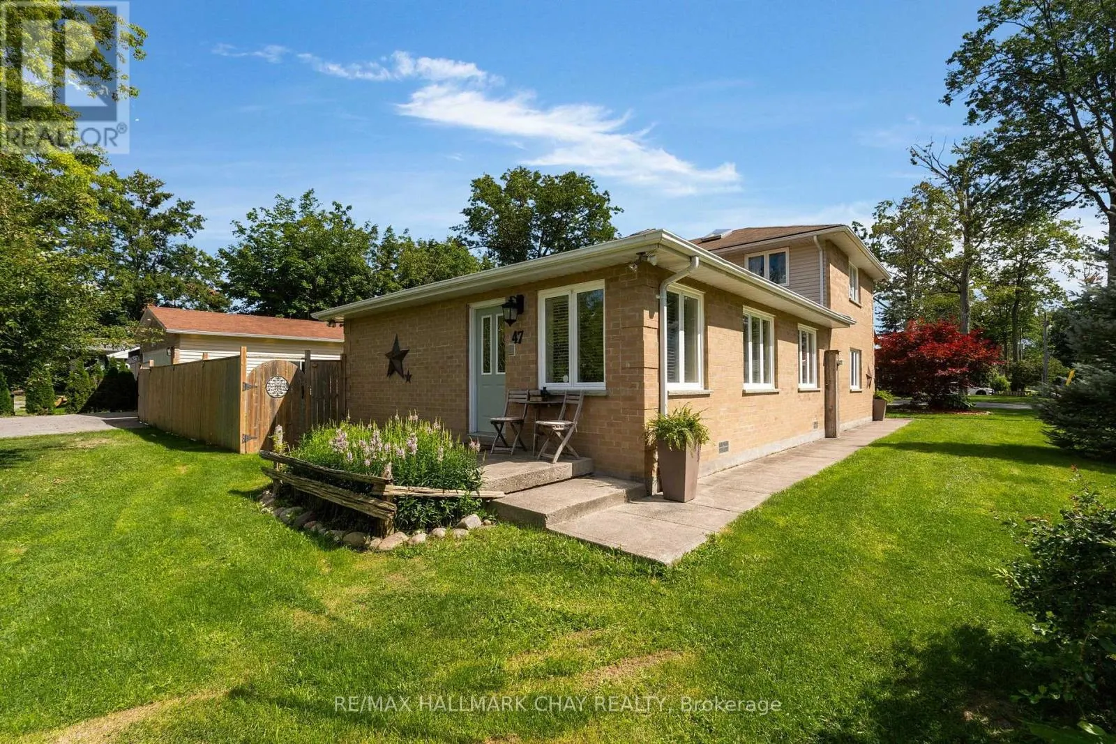 47 LAKESIDE DRIVE