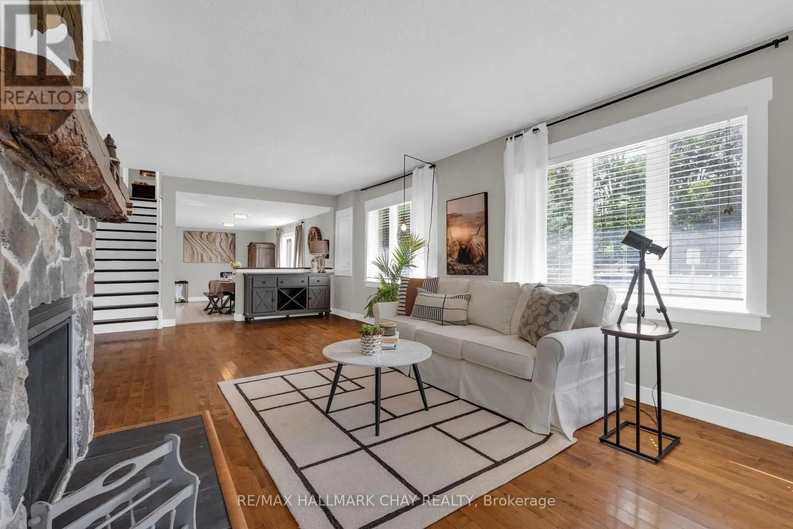 47 LAKESIDE DRIVE